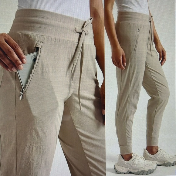 Athleta Pants - Athleta Trekkie North Jogger size 6